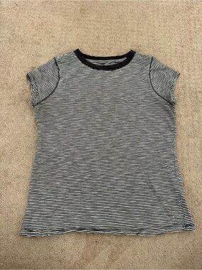 Universal Thread Black & White Striped Short Sleeve Tee